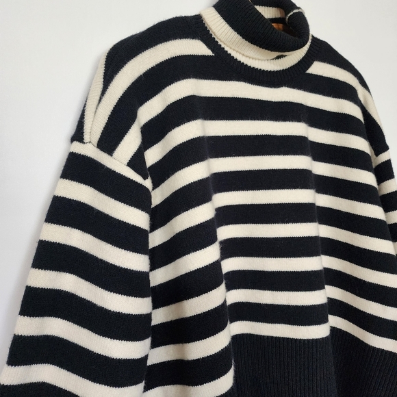 Black and white striped heavy sweater - Picture 3 of 12